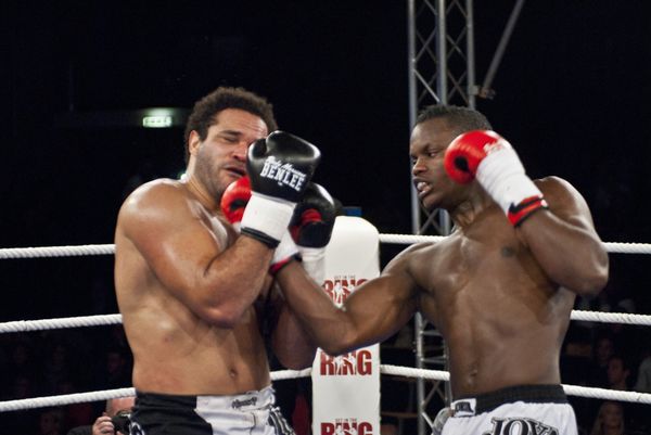 Florian Ogunade vs. Danyo Ilunga (Foto: Stean Schulz/Frank Epinar)