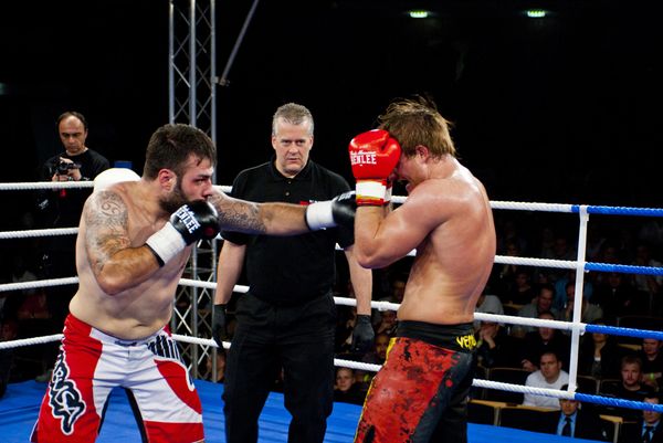 Kevin Klinger vs. Chris Jührs (Foto: Stefan Schulz/Frank Epinar)